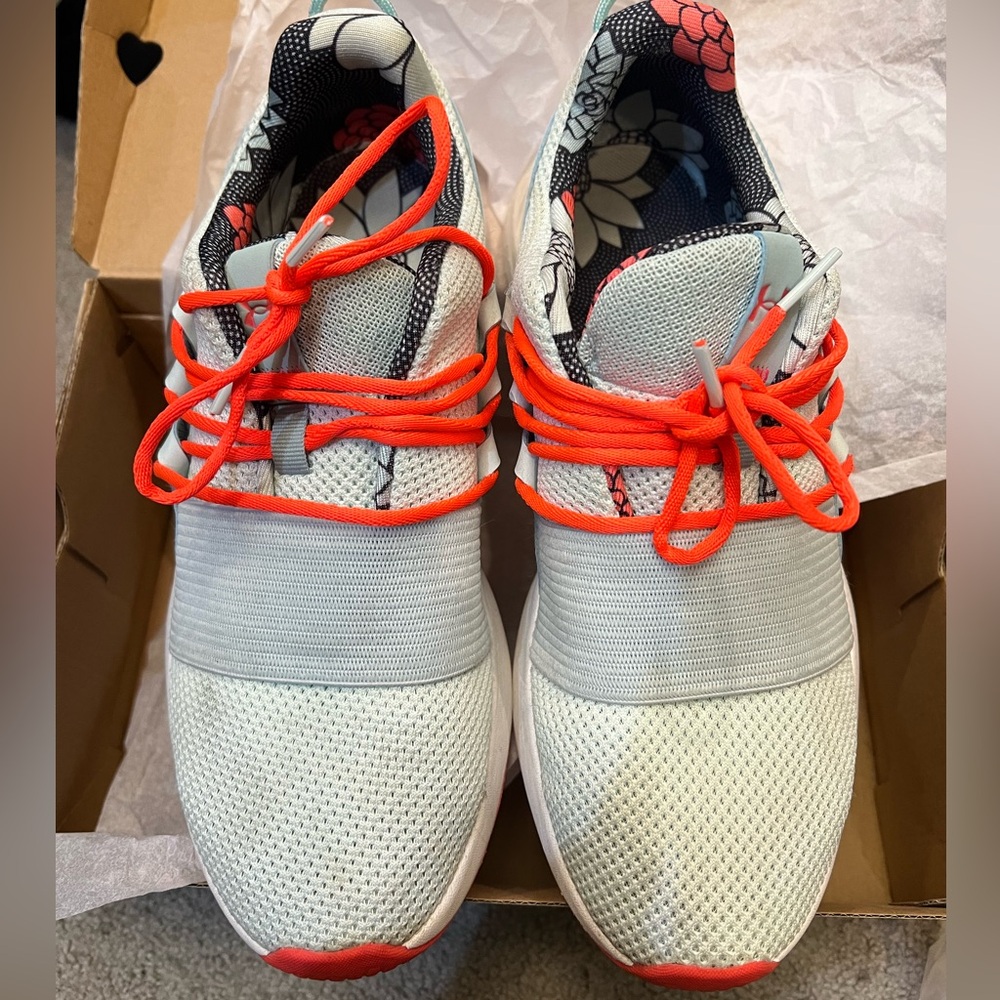 Under Amour size 9 charged breathe FIN Print